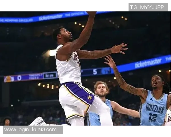 2011年湖人队与灰熊队激战回顾：经典对决与精彩瞬间分析